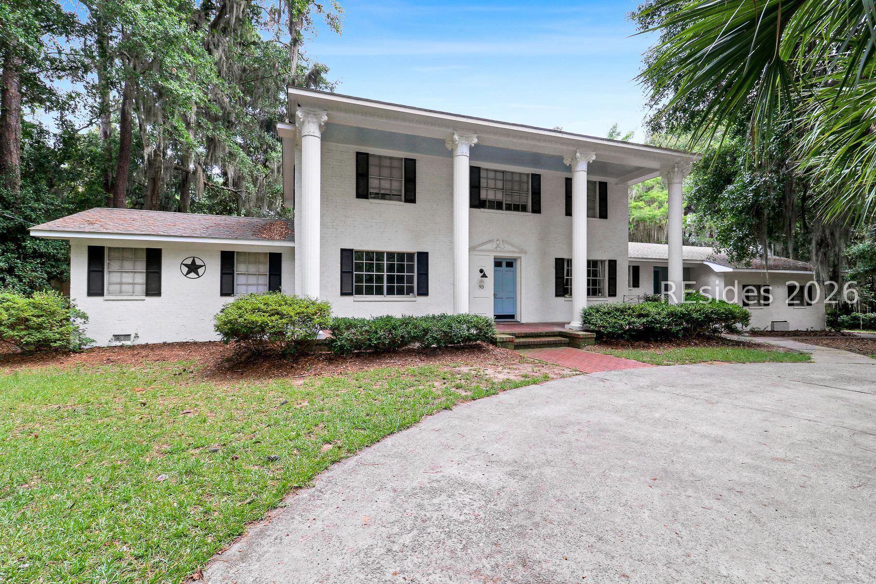 93 Myrtle Island Rd — brick Southern home on 1.09 oak-shaded acres on Myrtle Island, Bluffton, SC