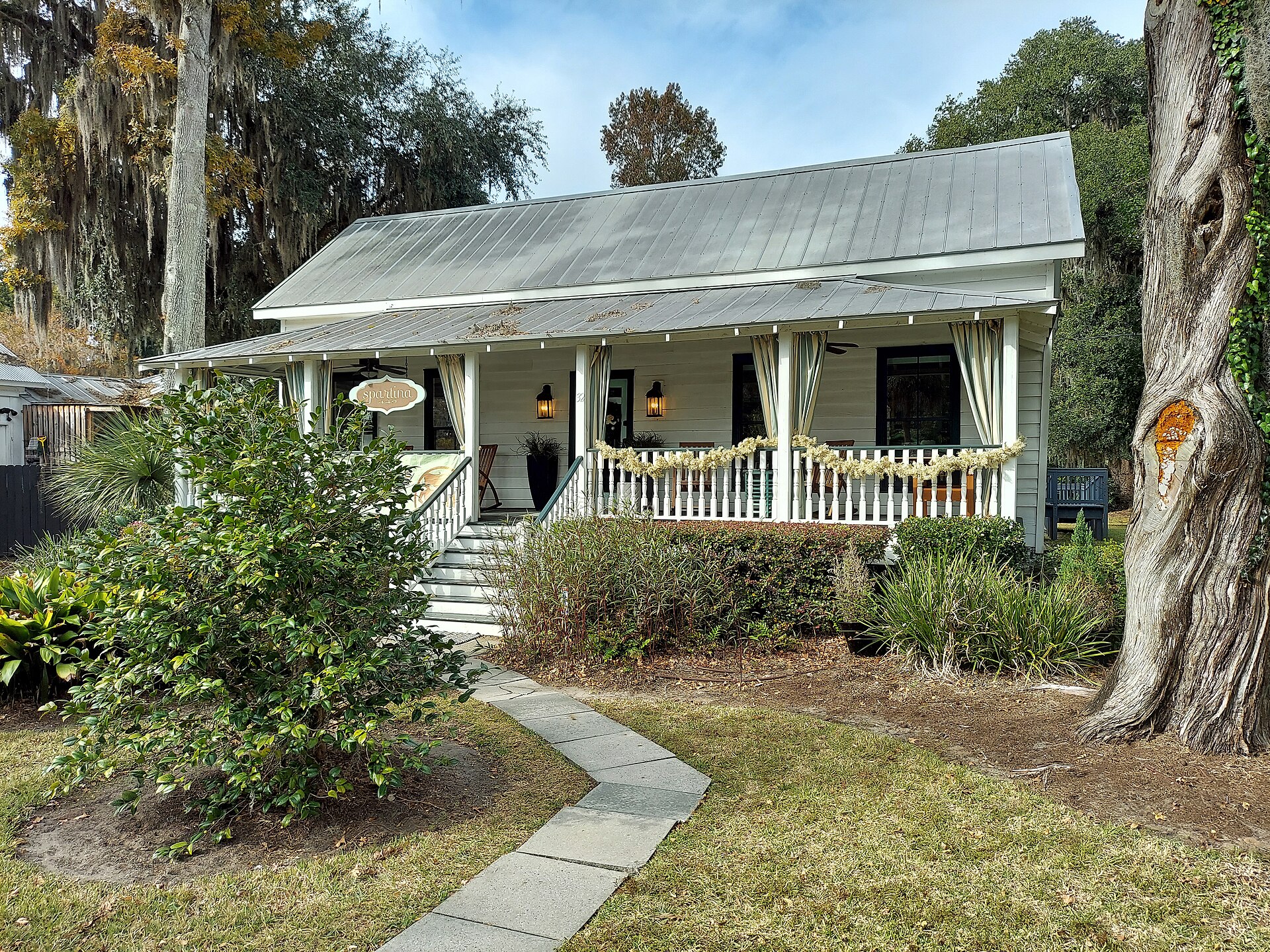 Charming Bluffton cottage, a common first home